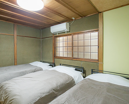 ROOM-D